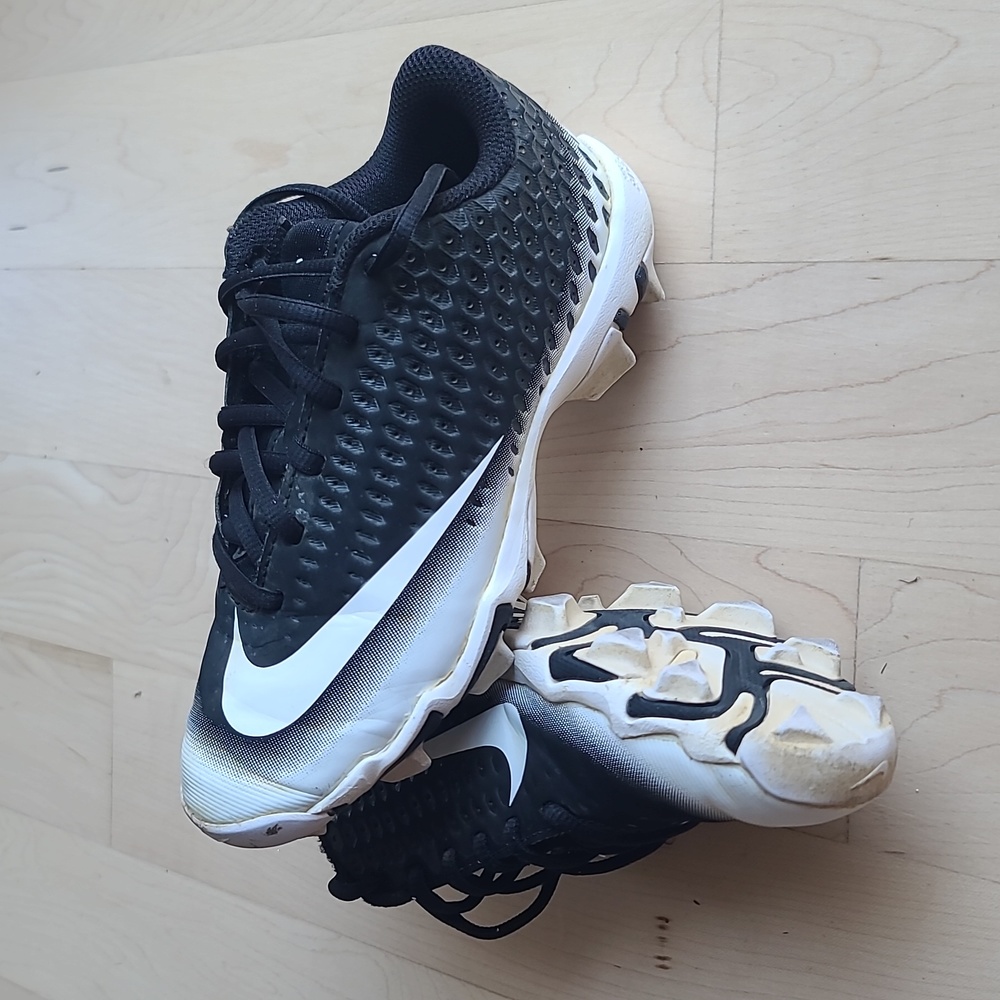 Boys Nike Vapor baseball cleats size 2